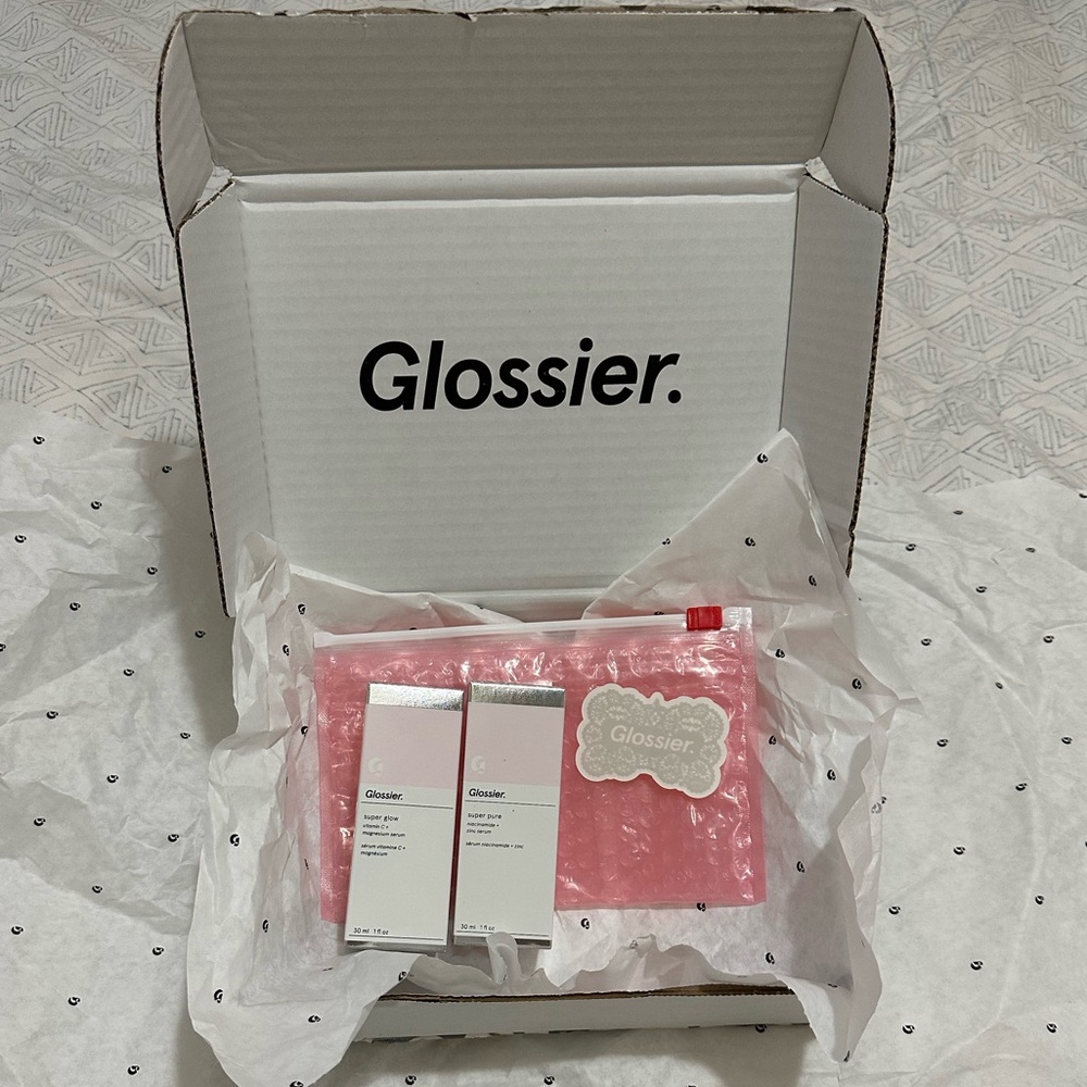 SOLD Glossier Packaging